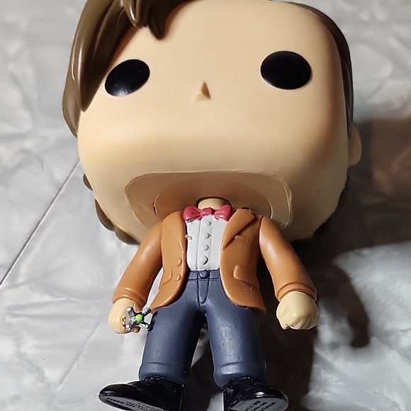 Brown-Haired Vinyl Figure - Picture 3 of 4